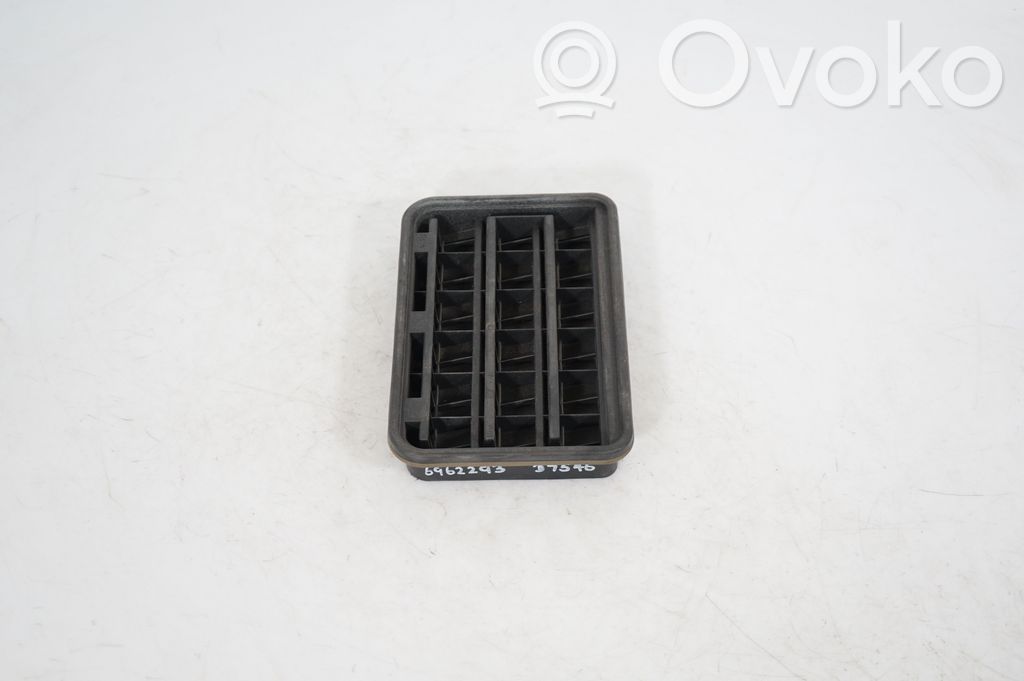 Quarter panel pressure vent (2)