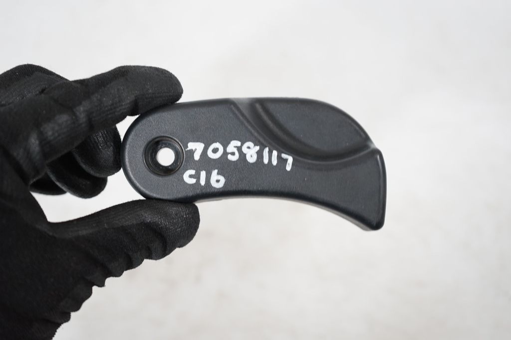 Engine bonnet (hood) release handle (7)