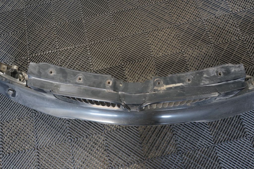 Front bumper (6)
