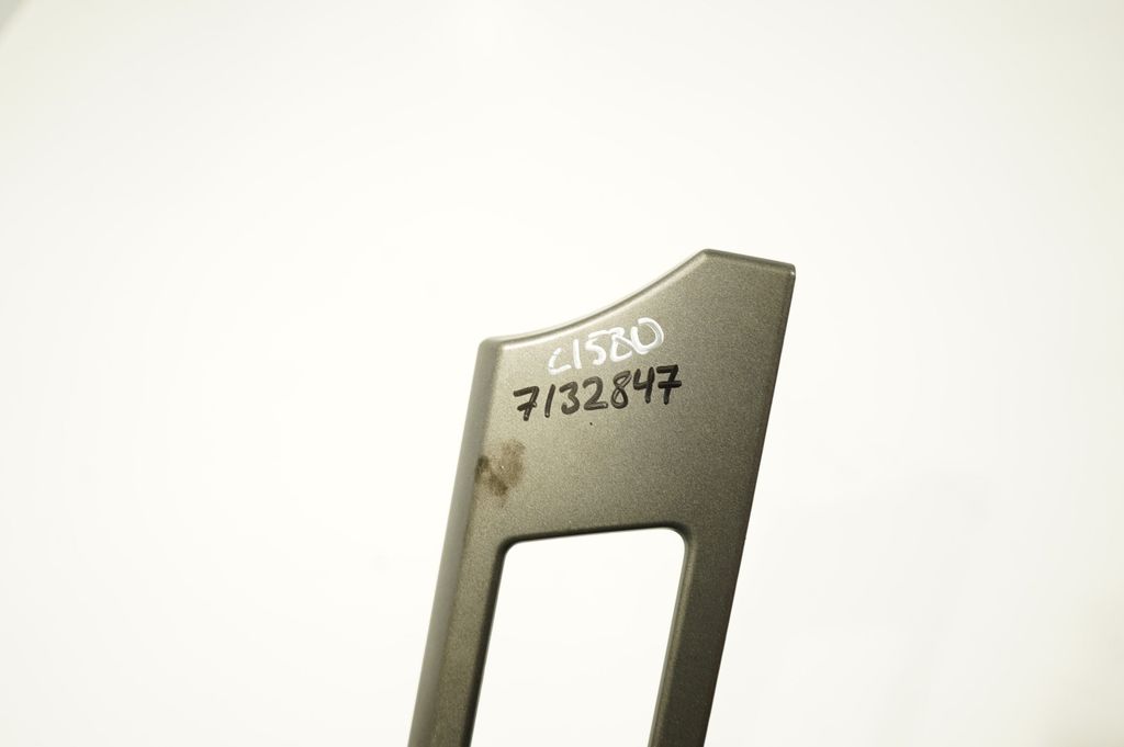 Dashboard glove box trim (7)