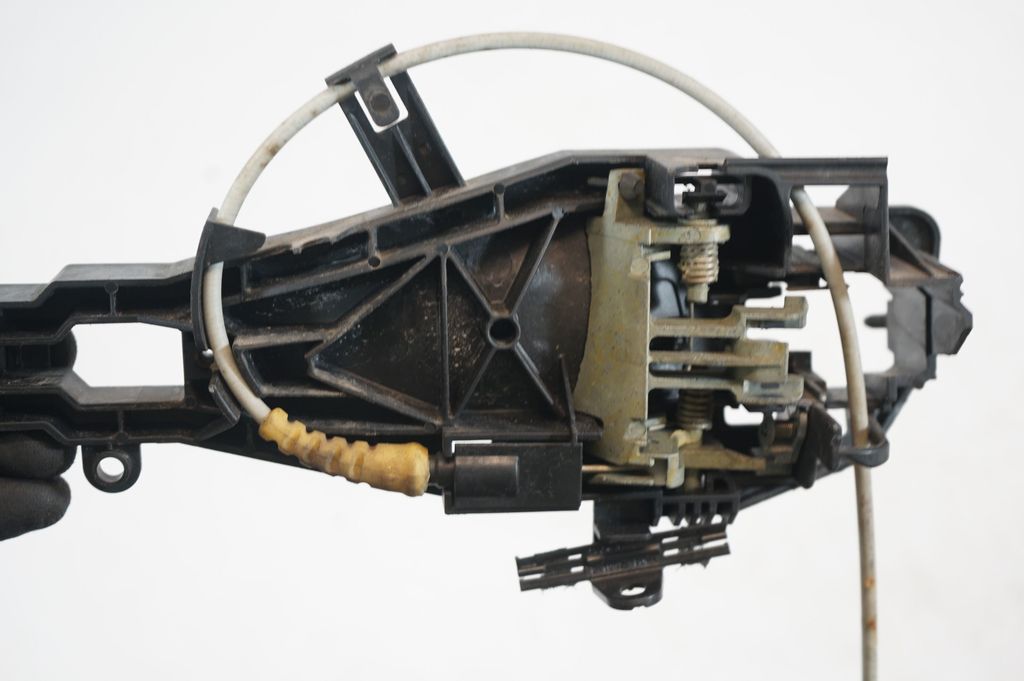 Rear door exterior handle/bracket (6)