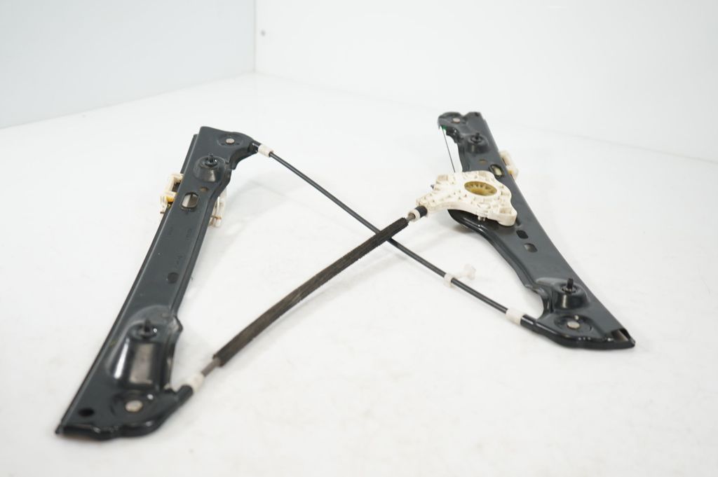 Front door window regulator with motor (6)