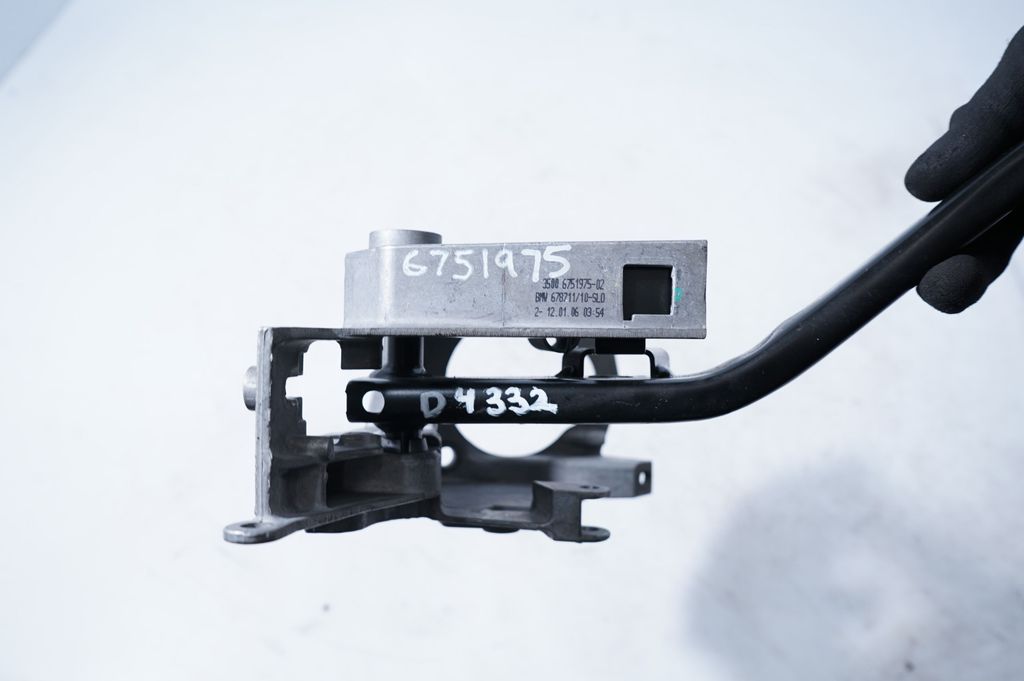 Brake pedal (7)