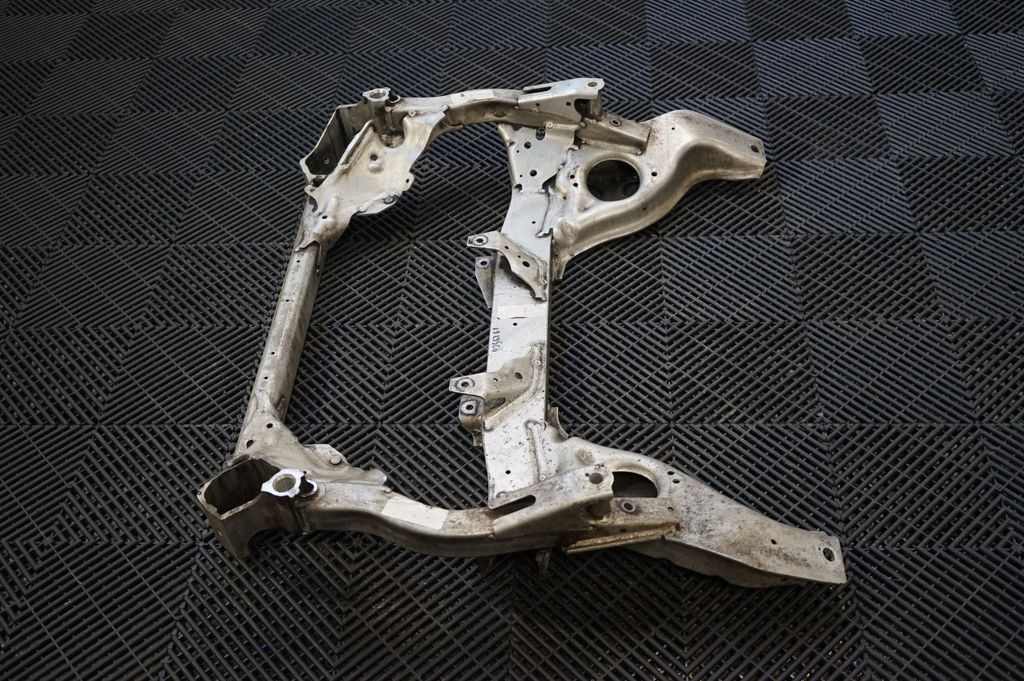 Front subframe (4)