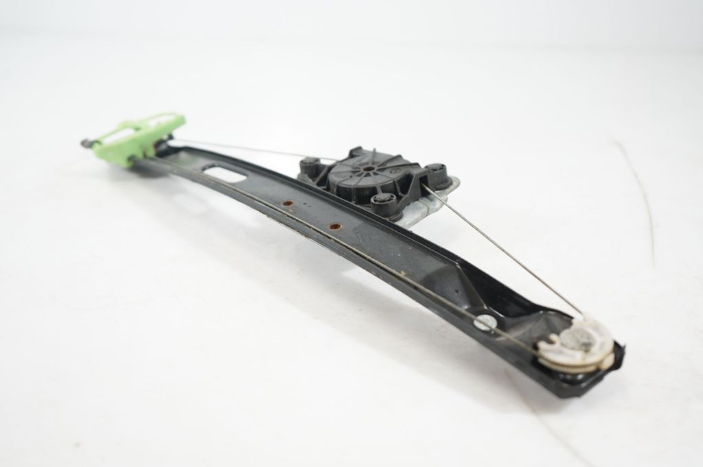 Rear door window regulator with motor (6)