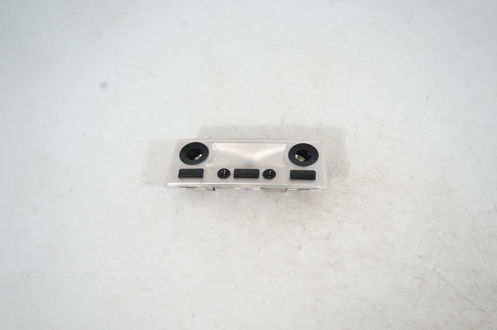 Front seat light (3)