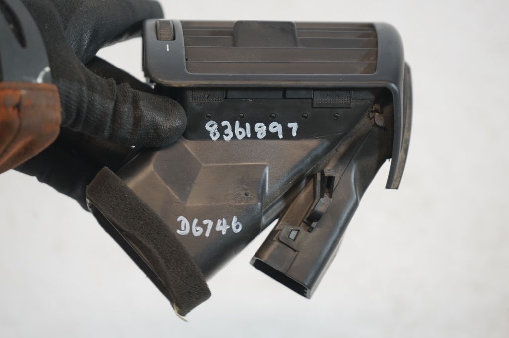 Dashboard side air vent grill/cover trim (8)