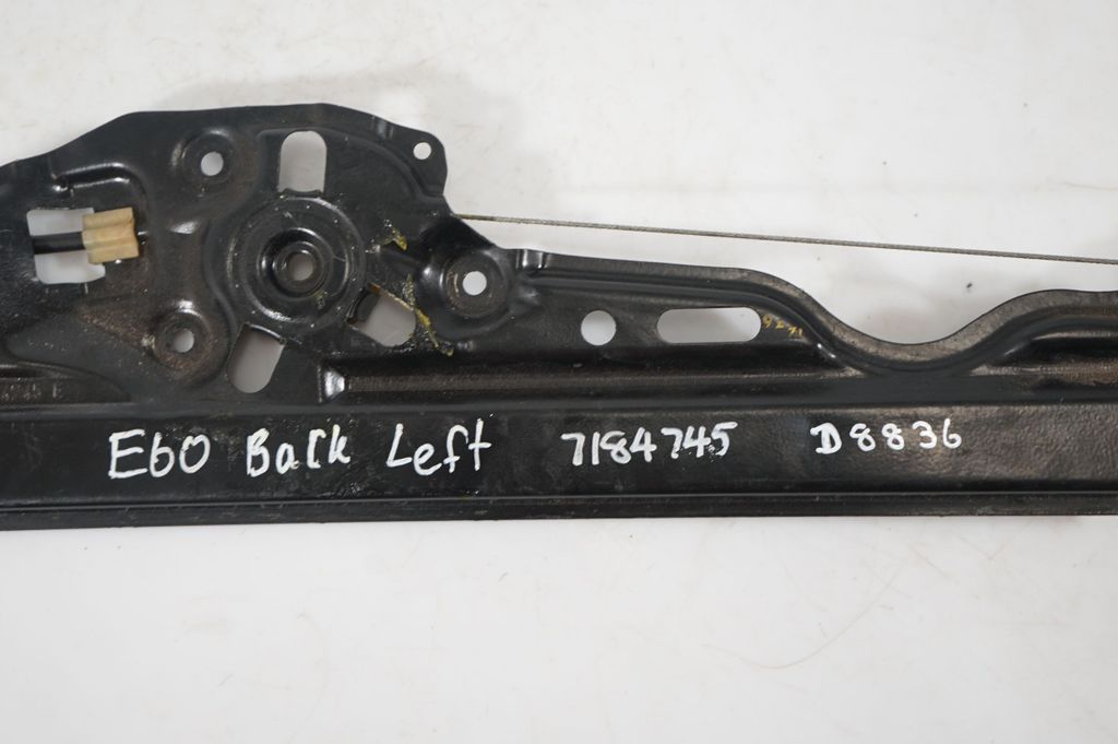 Rear door window regulator with motor (8)