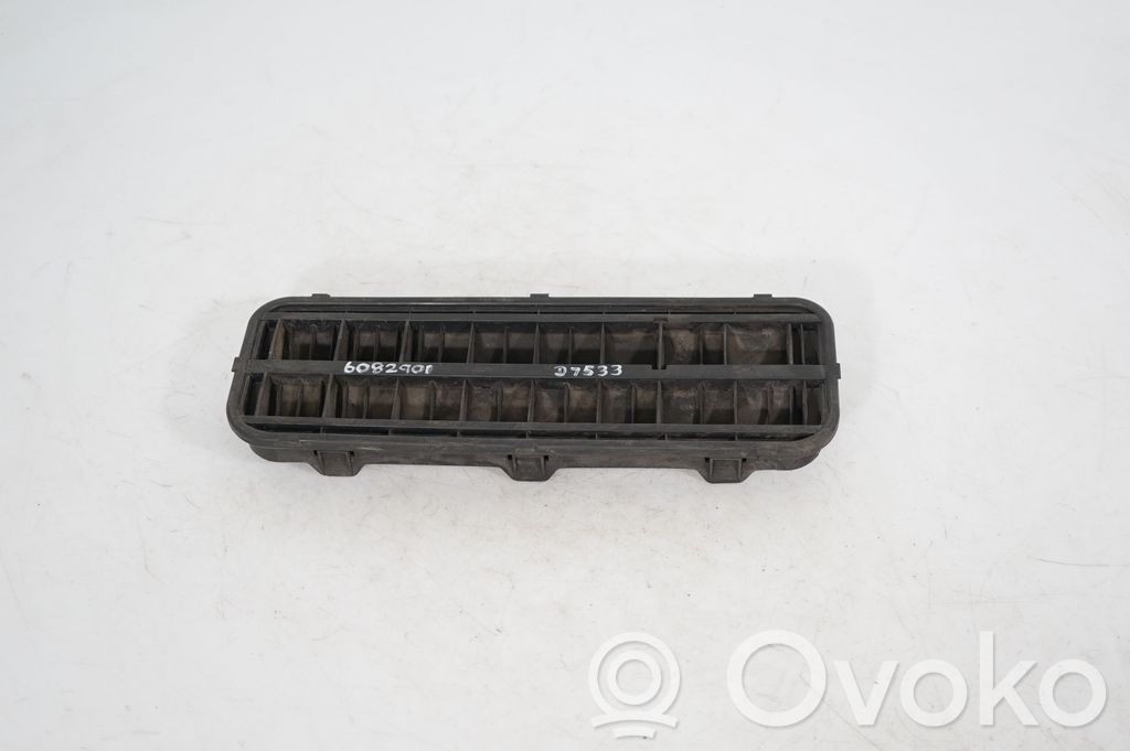 Quarter panel pressure vent