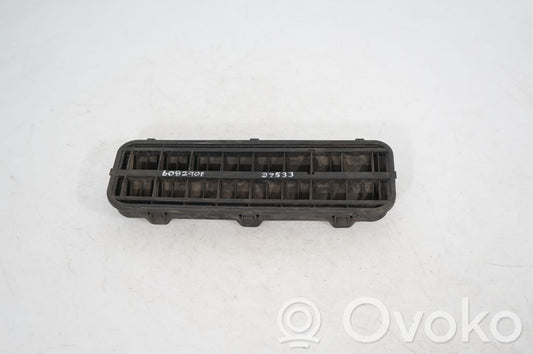 Quarter panel pressure vent