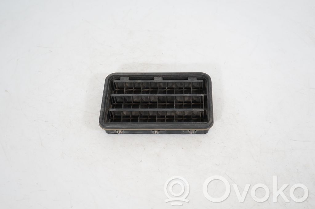 Quarter panel pressure vent