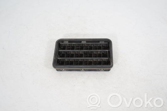 Quarter panel pressure vent