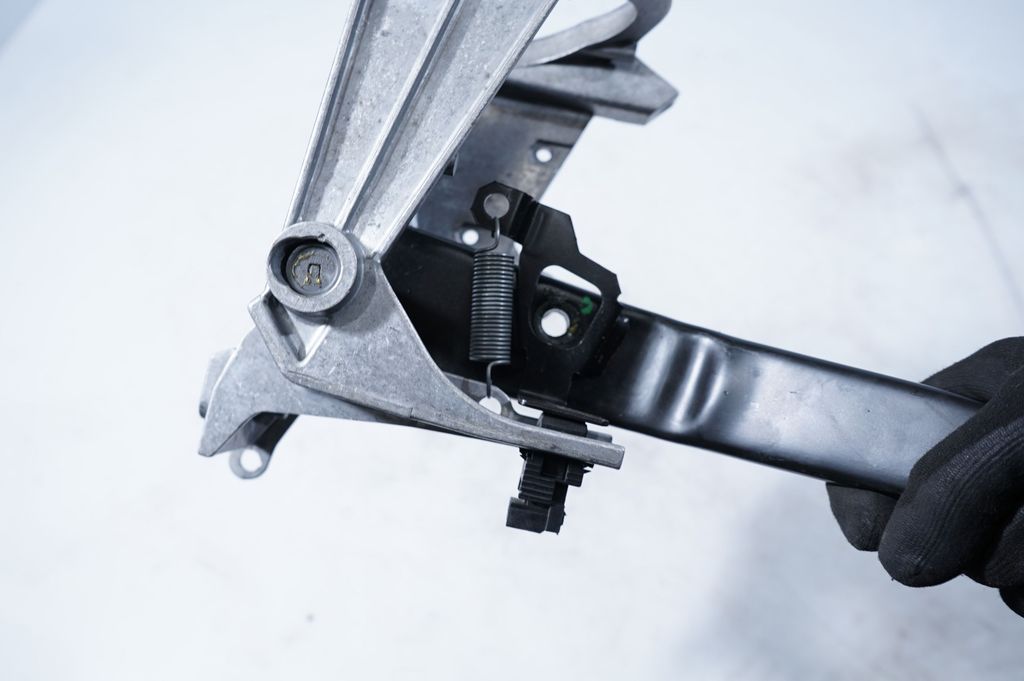 Brake pedal (7)
