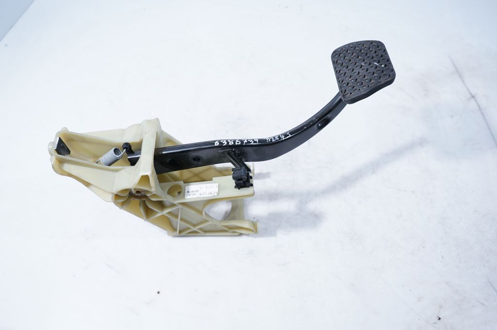 Clutch pedal (3)