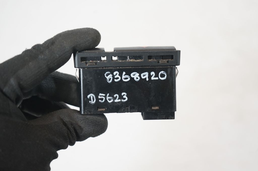 Hazard light switch (8)