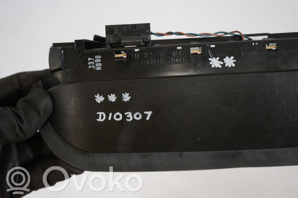 Third/center stoplight (8)