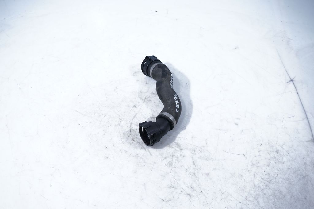 Engine coolant pipe/hose (4)