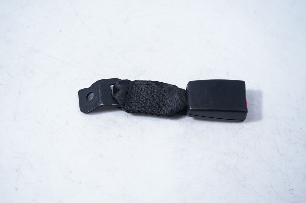 Rear seatbelt buckle (3)