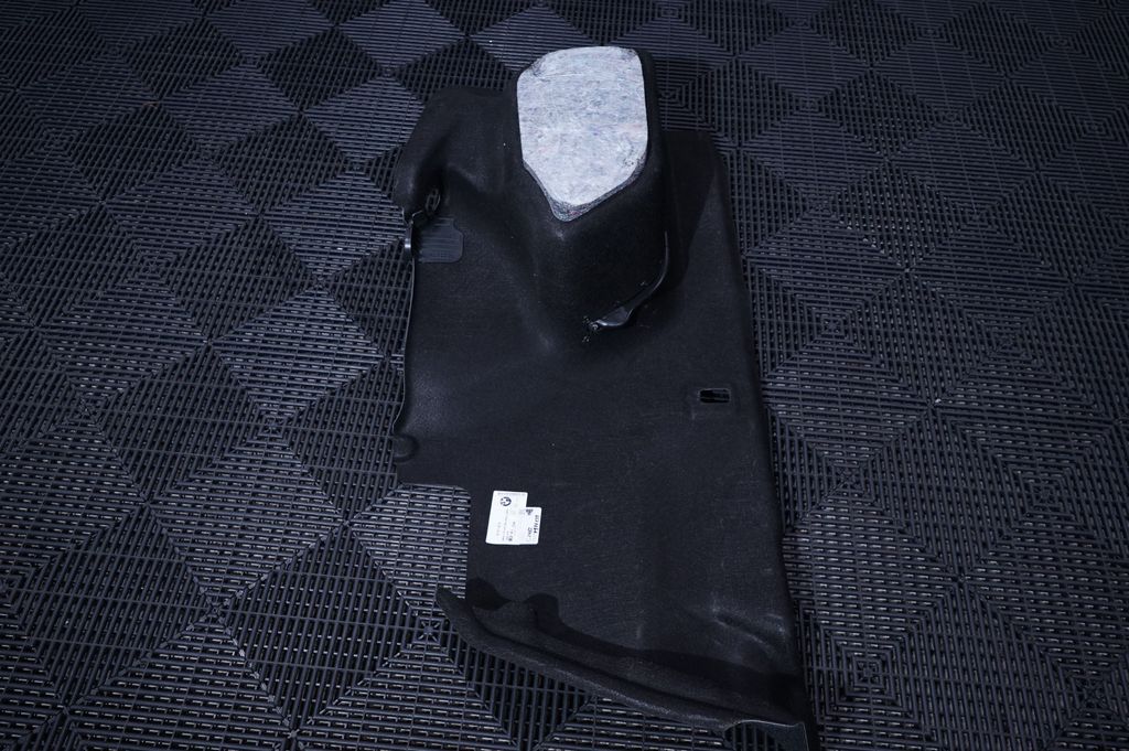 Trunk/boot side trim panel (5)