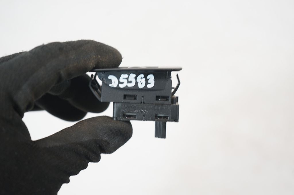 Electric window control switch (8)