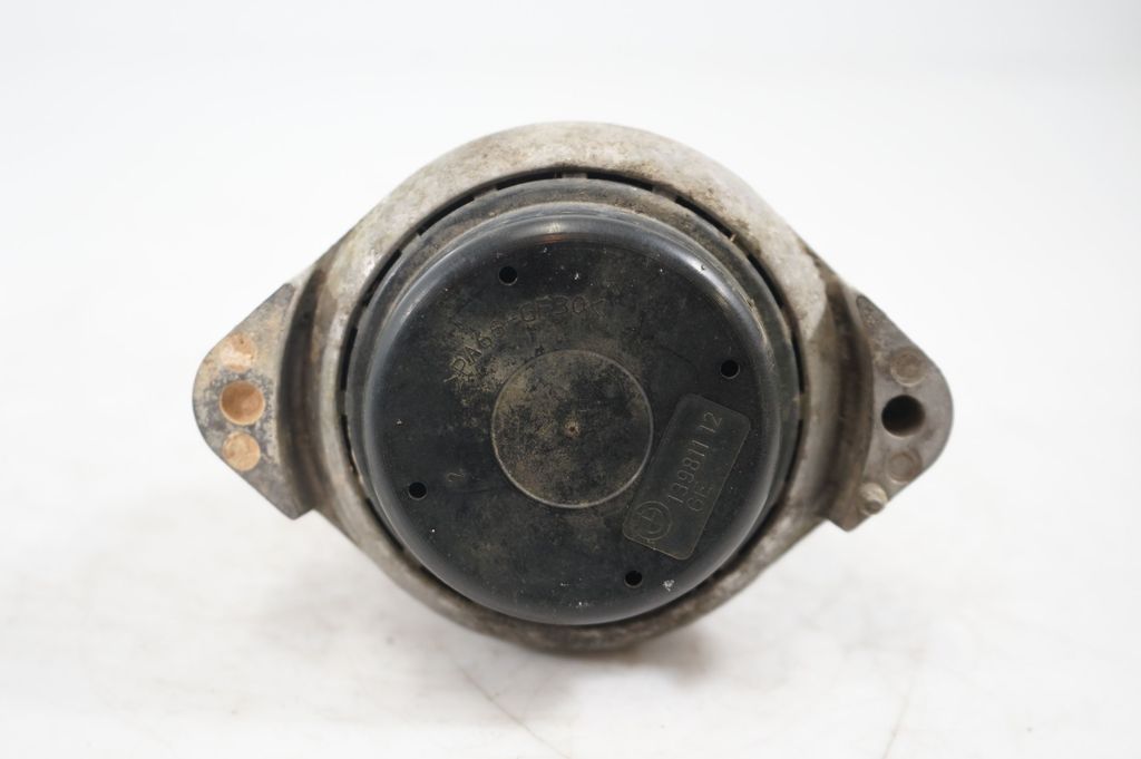 Engine mount bracket (6)