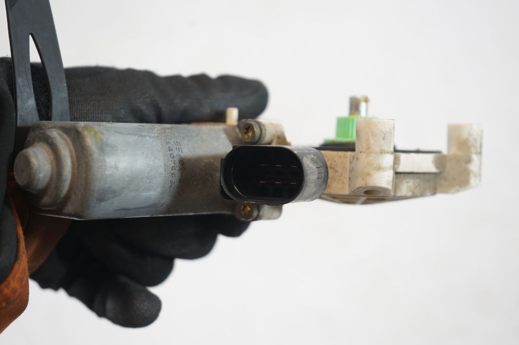 Rear door window regulator motor (6)