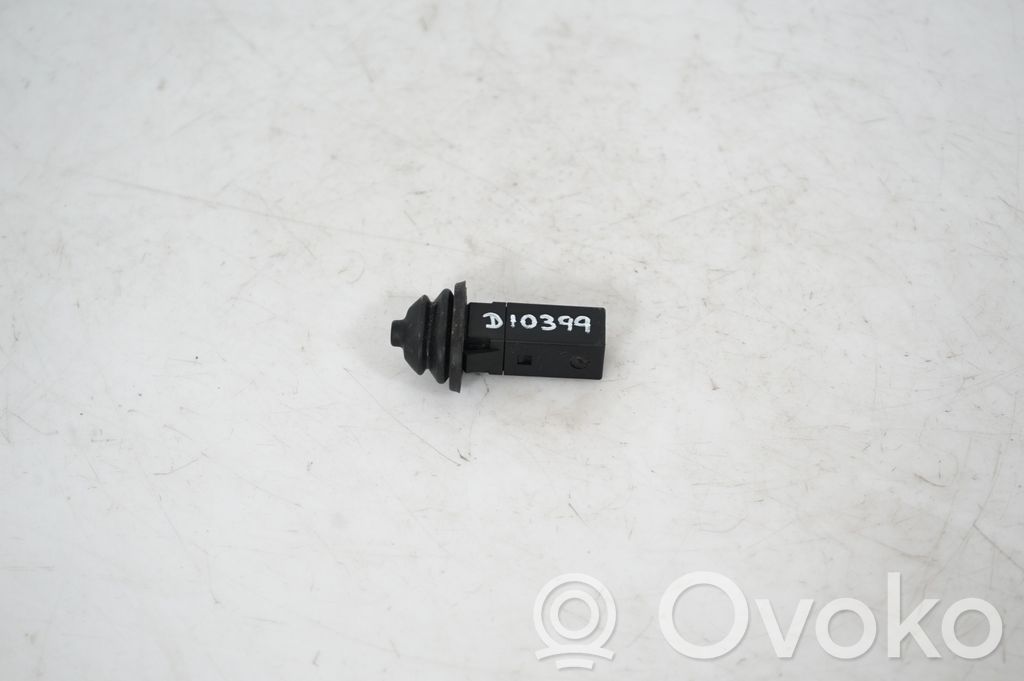 Fuel tank cap lock (5)