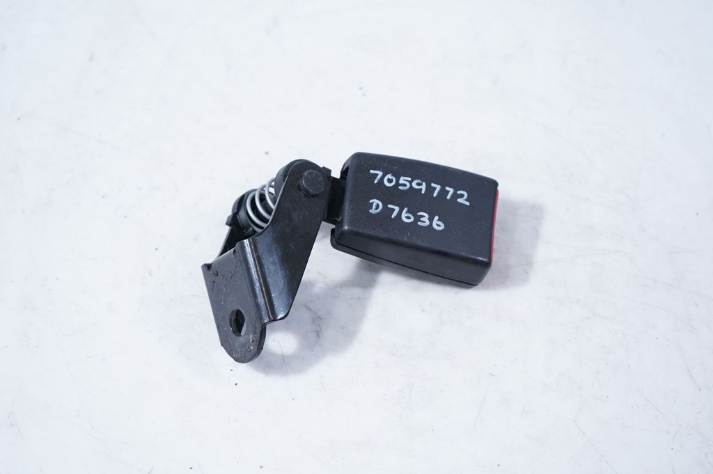 Rear seatbelt buckle (5)