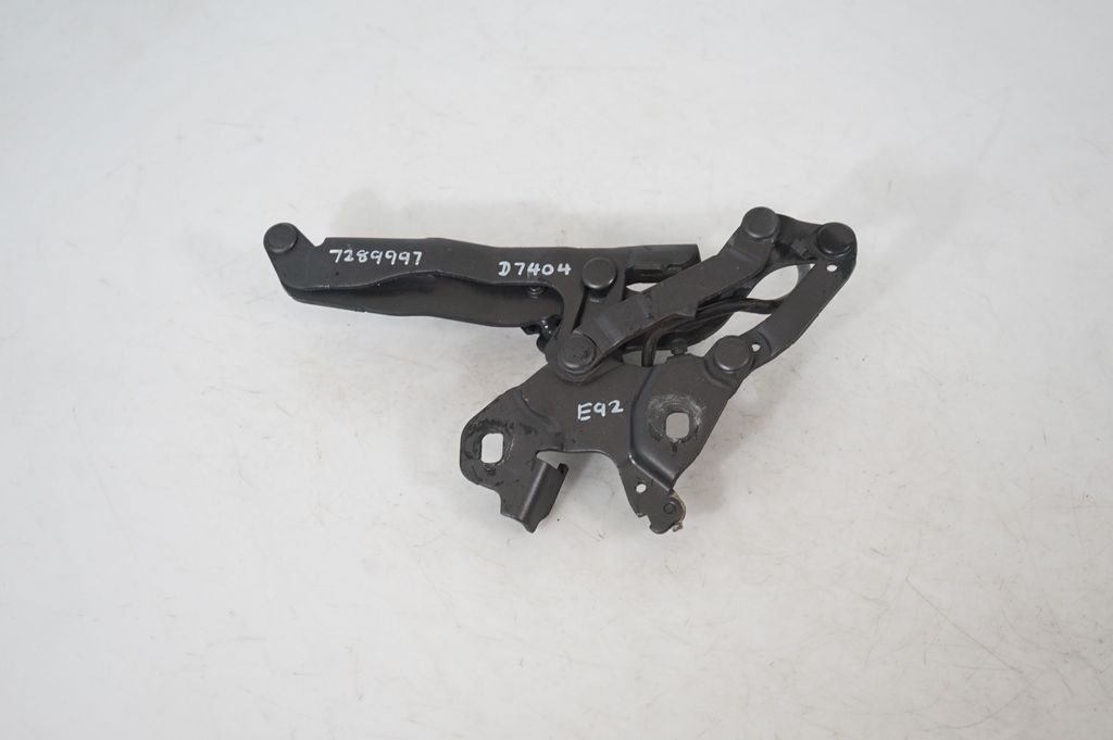 Engine bonnet/hood hinges