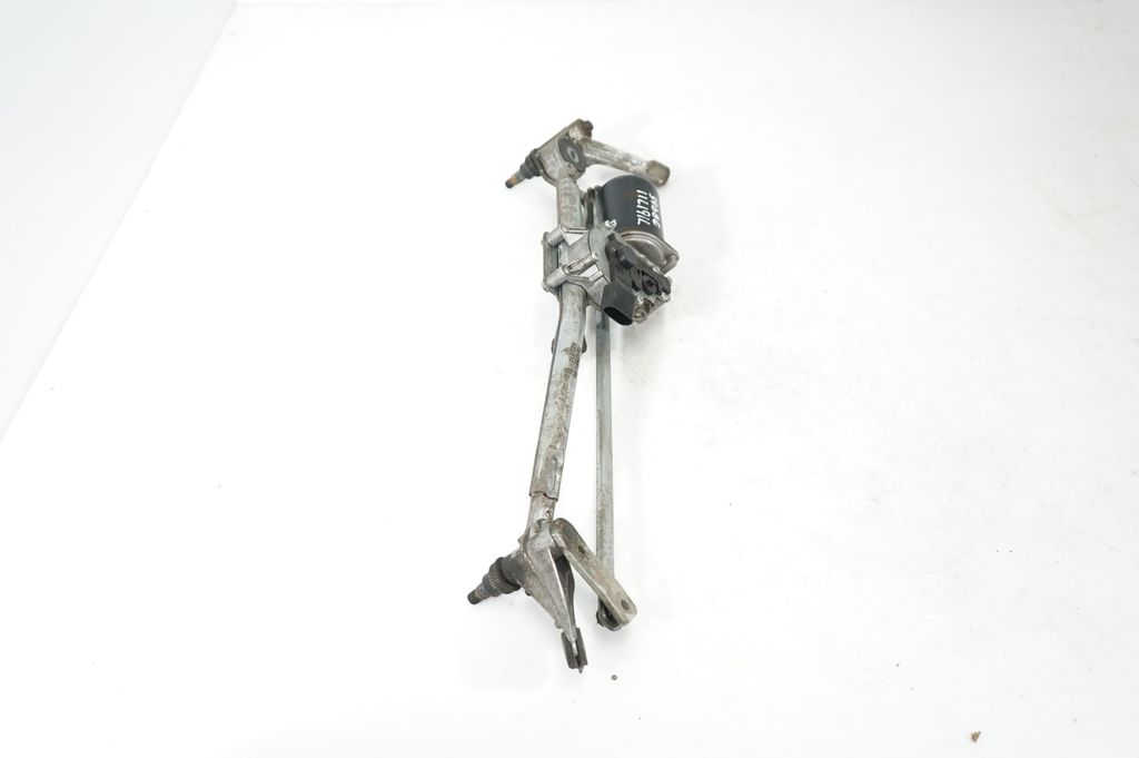 Front wiper linkage and motor (4)