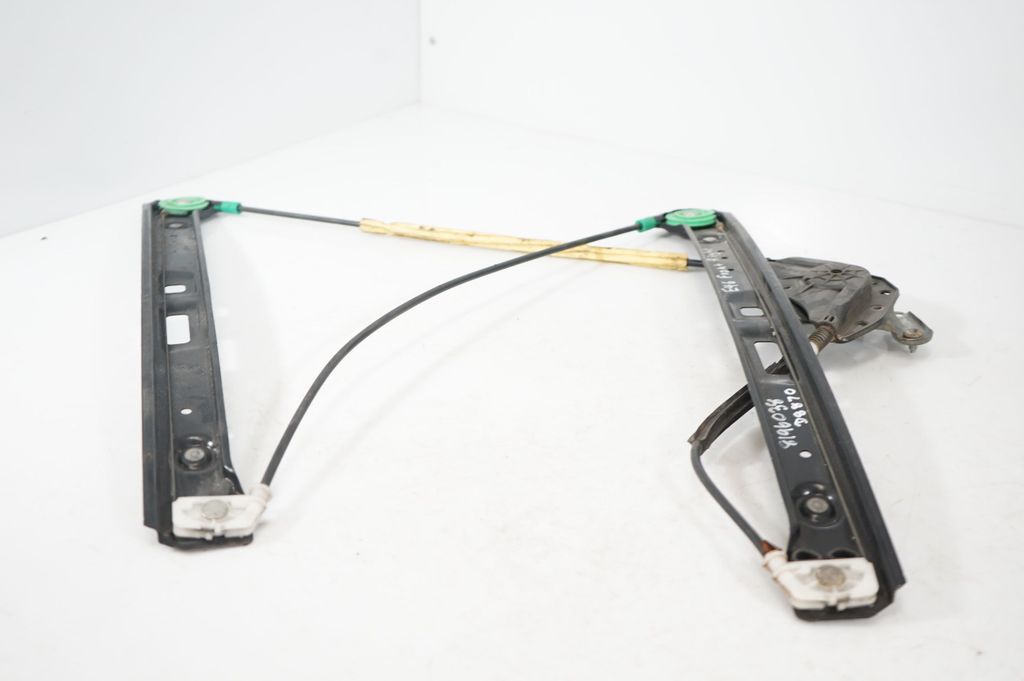 Front door window regulator with motor (7)