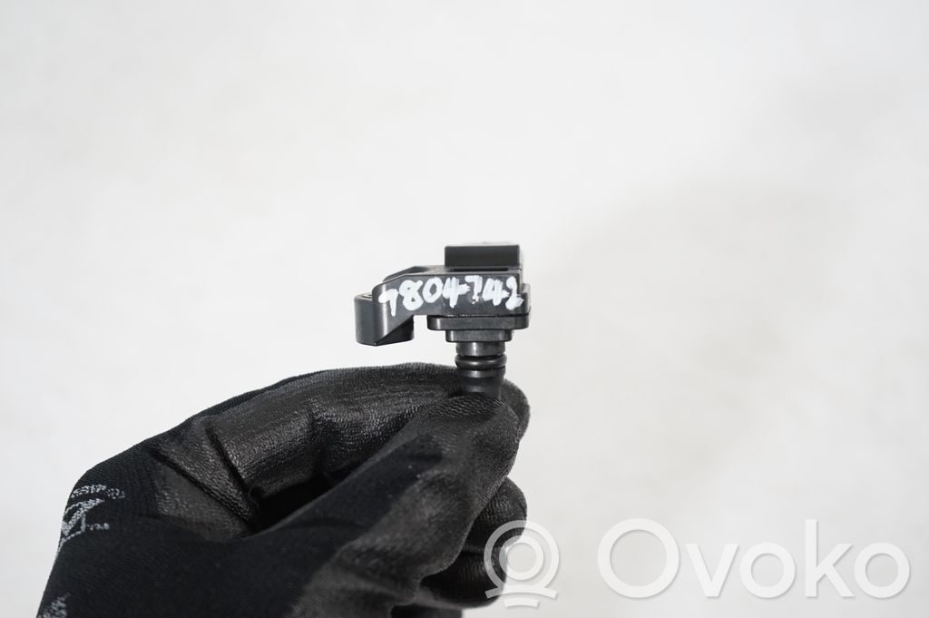 Air pressure sensor (8)