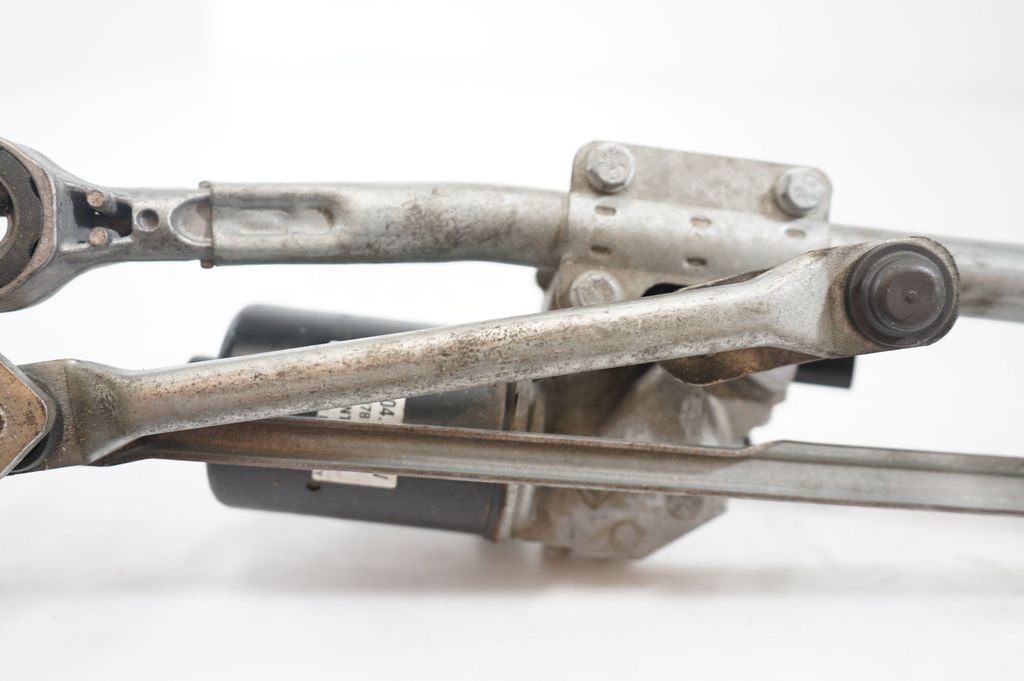 Front wiper linkage and motor (8)