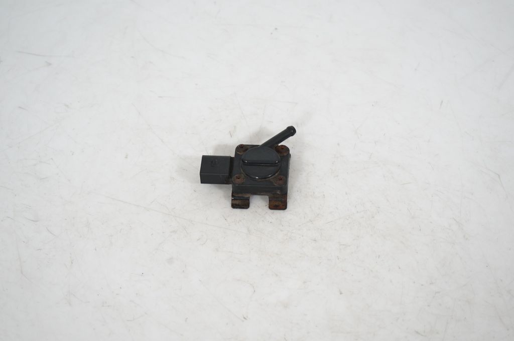 Exhaust gas pressure sensor (4)