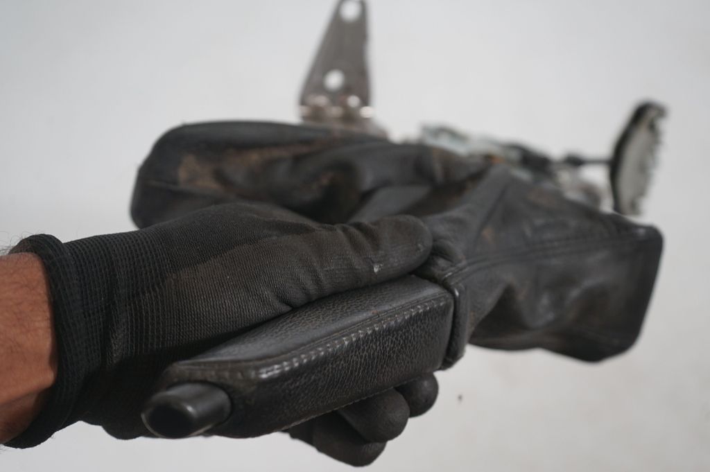 Handbrake/parking brake lever assembly (6)