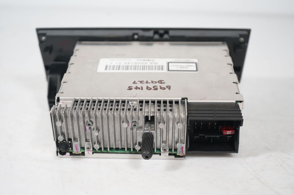 Radio/CD/DVD/GPS head unit (8)