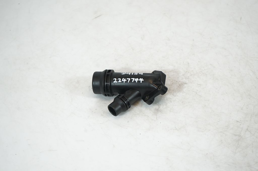 Engine coolant pipe/hose