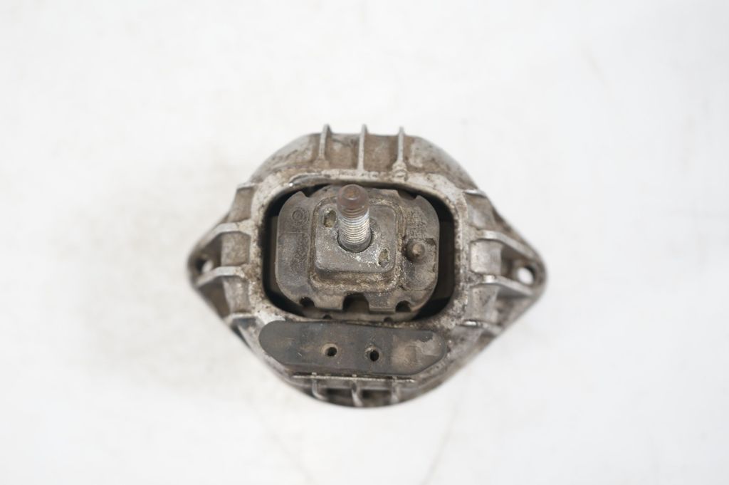Engine mount bracket (7)