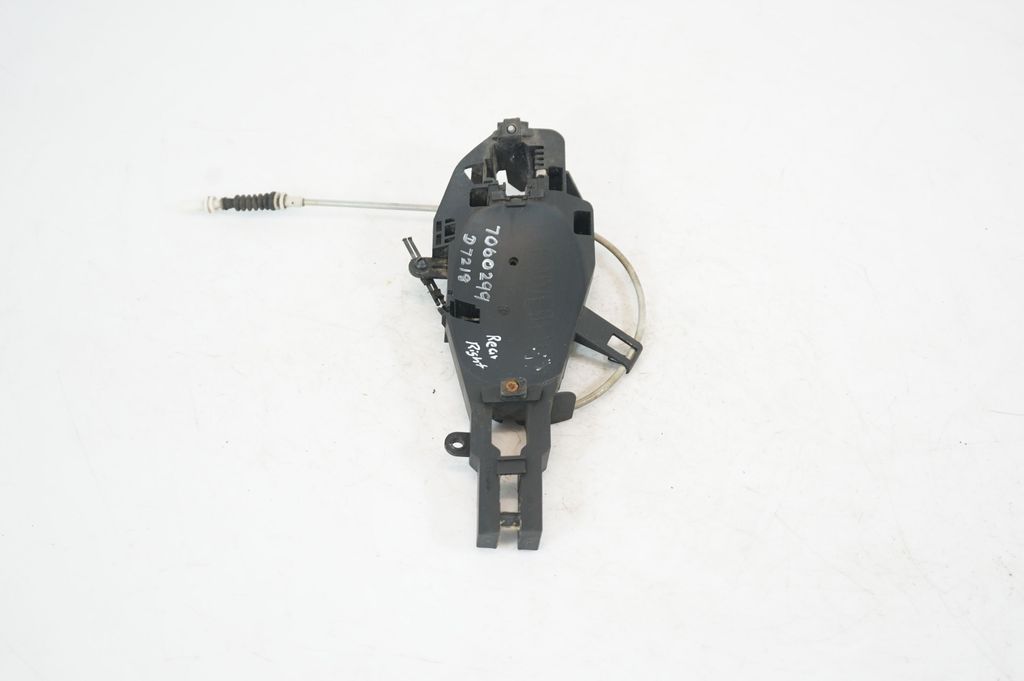 Rear door exterior handle/bracket (2)