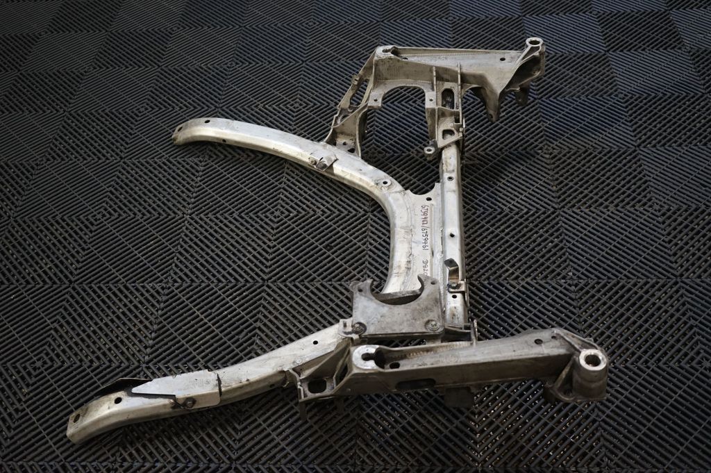 Front subframe (2)