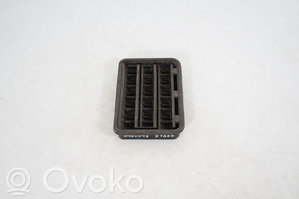 Quarter panel pressure vent (4)