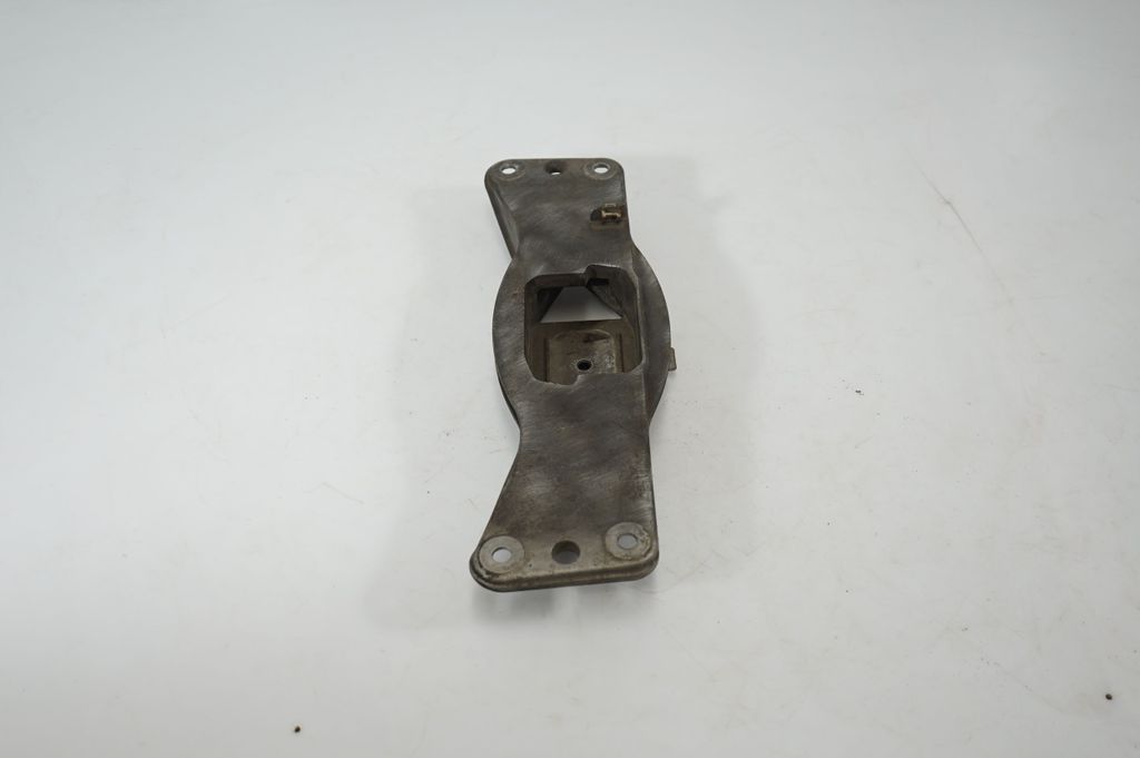 Gearbox mounting bracket (4)
