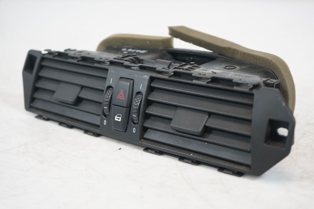 Dash center air vent grill (6)