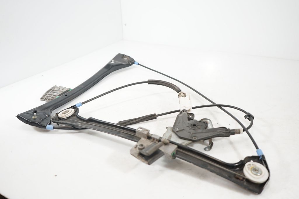 Front door window regulator with motor (6)