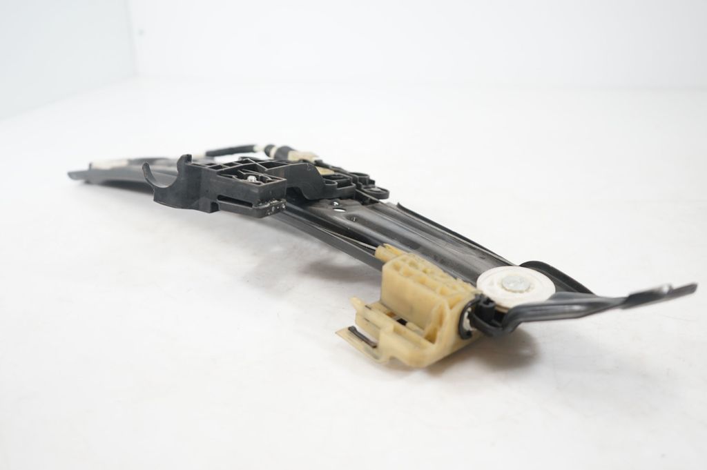 Rear door window regulator with motor (6)