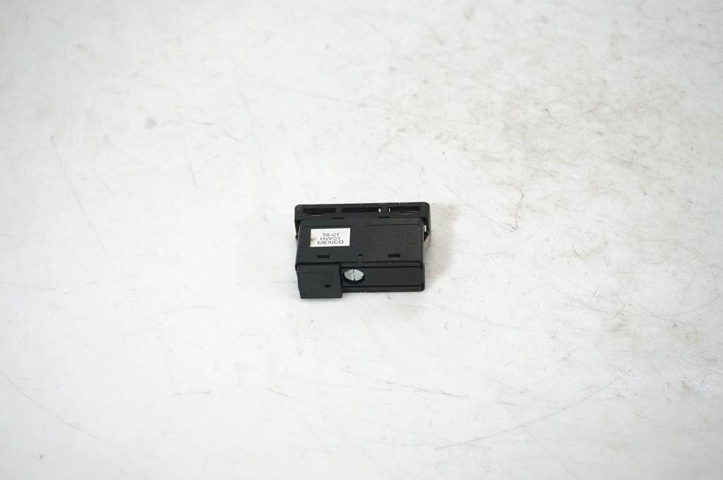 Hazard light switch (3)