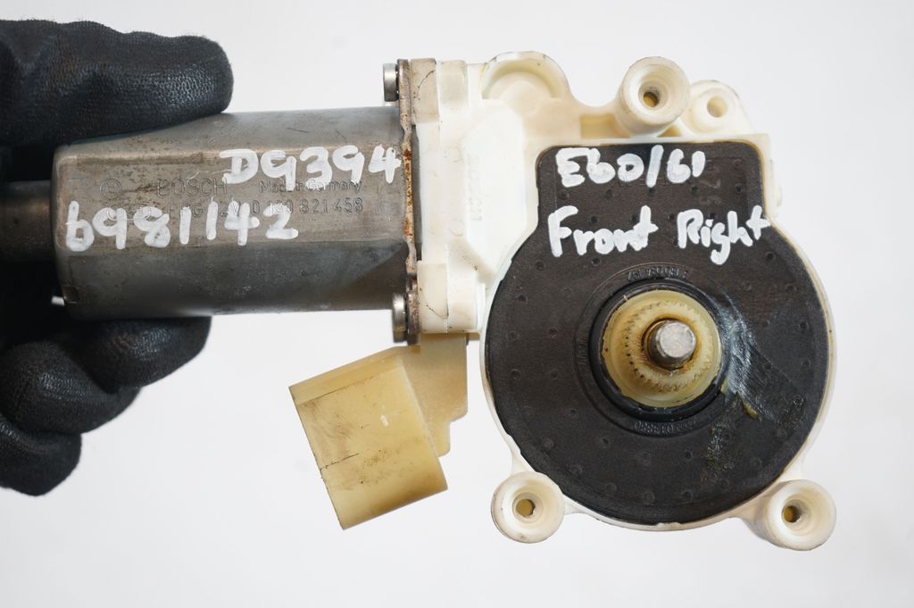 Front door window regulator with motor (8)