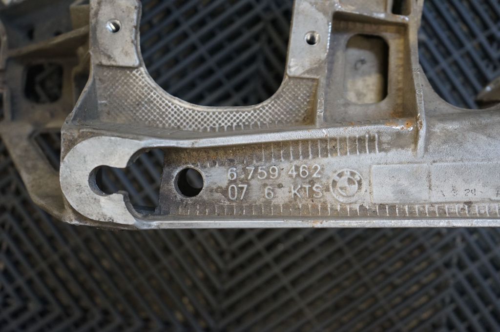 Front subframe (6)