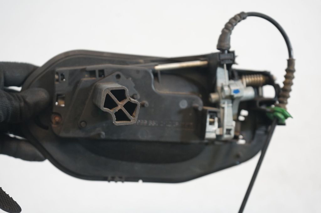 Rear door exterior handle (6)