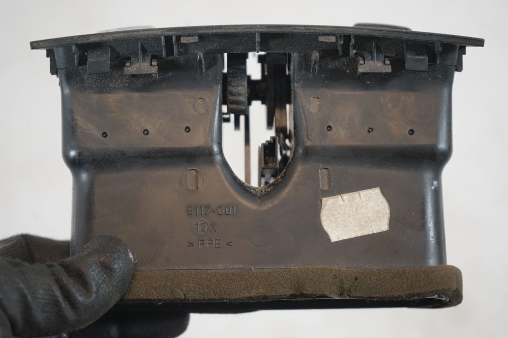 Rear air vent grill (6)